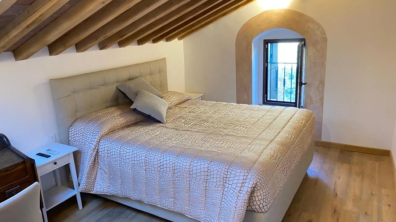 La Vecchia Casa Di Moda Cortona 0*,
